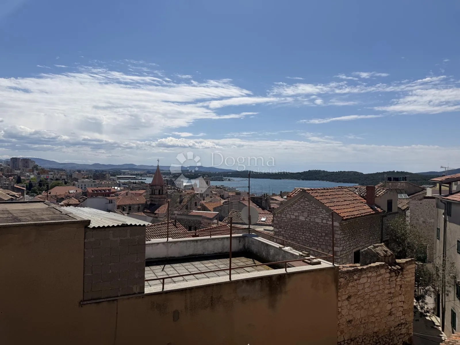Prilika!!! Šibenik – Gorica, Dvije Kuće U Nizu – Prilika Za Butični Hostel Ili Apartmane - Grebaštica, Šibenik