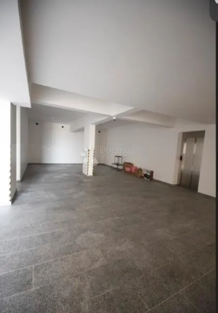 luksuzni dom na atraktivnoj lokaciji - slika 32