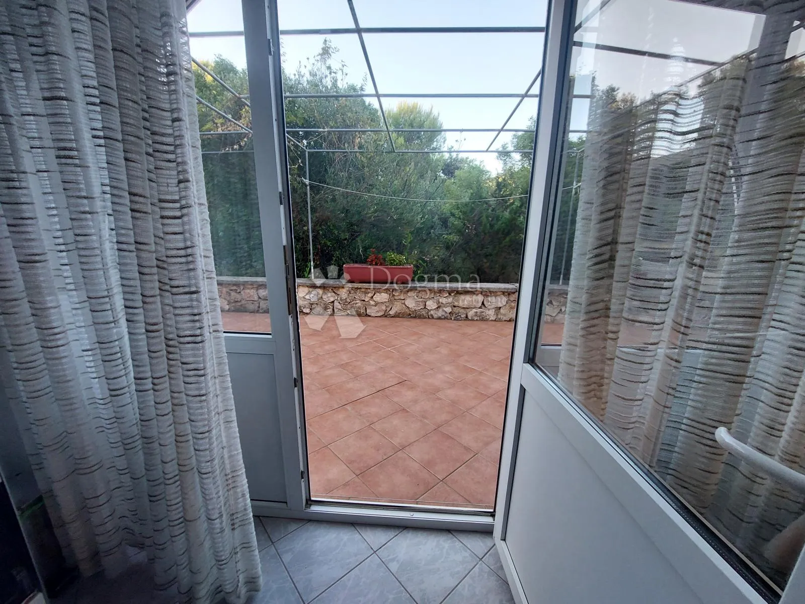 kuća sa 5 apartmana - slika 12