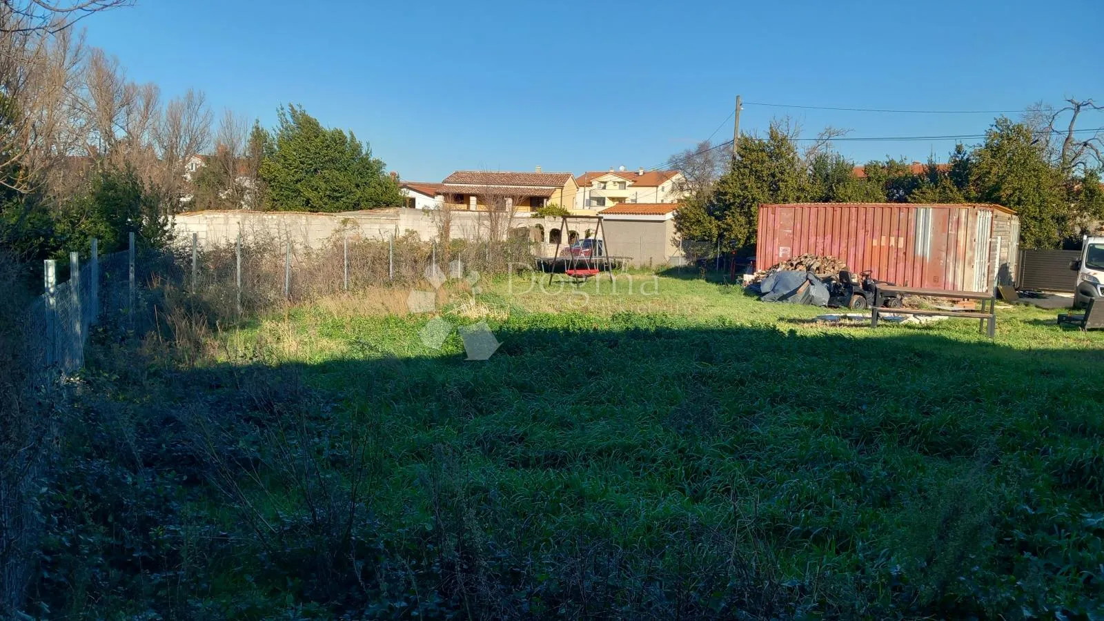 prostrano građevinsko zemljište s priključcima - blizu obale - slika 4