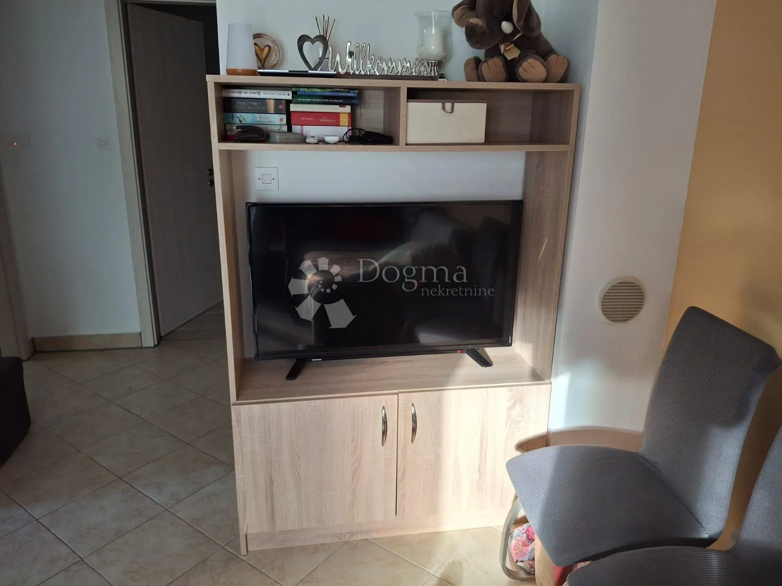 samo kod nas!! lijepo uređeni apartman sa terasom u barbatu - slika 14