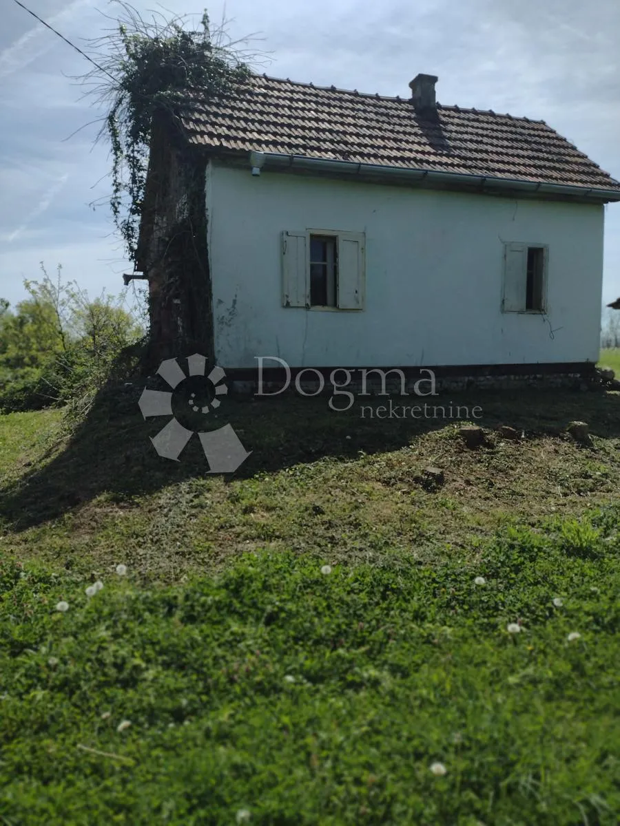 klet u vikend naselju, voćnjak - slika 15