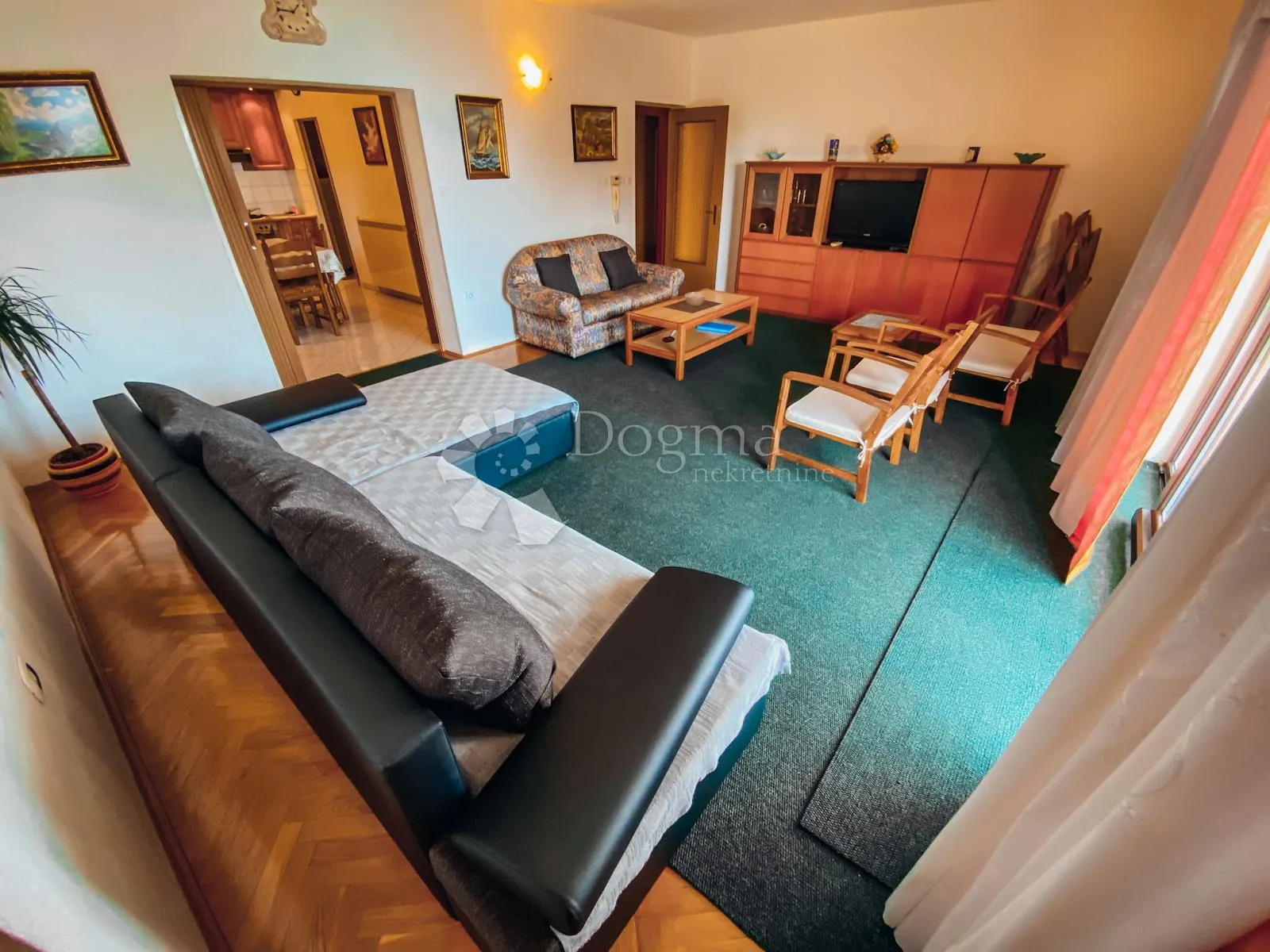 kuća sa 3 apartmana i fenomenalnim pogledom - slika 10