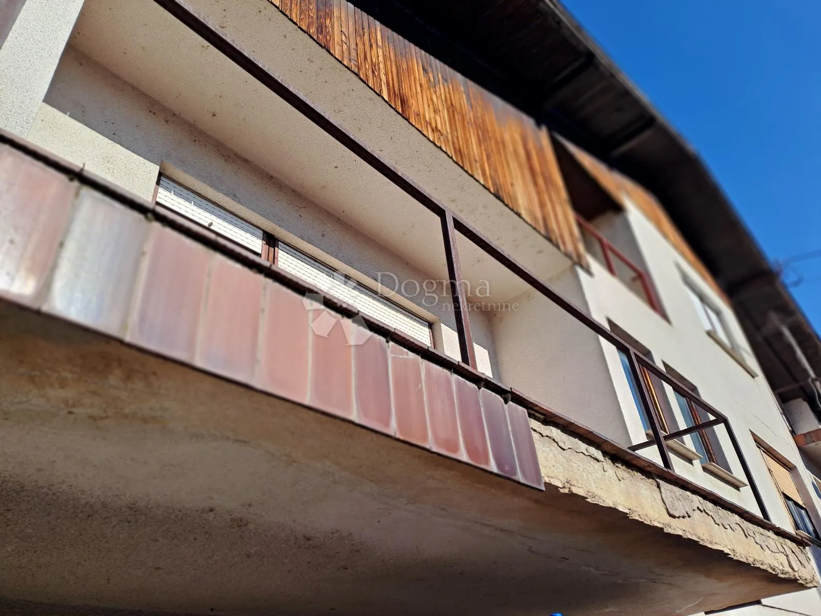 velika kuća na odličnoj lokaciji - slika 3