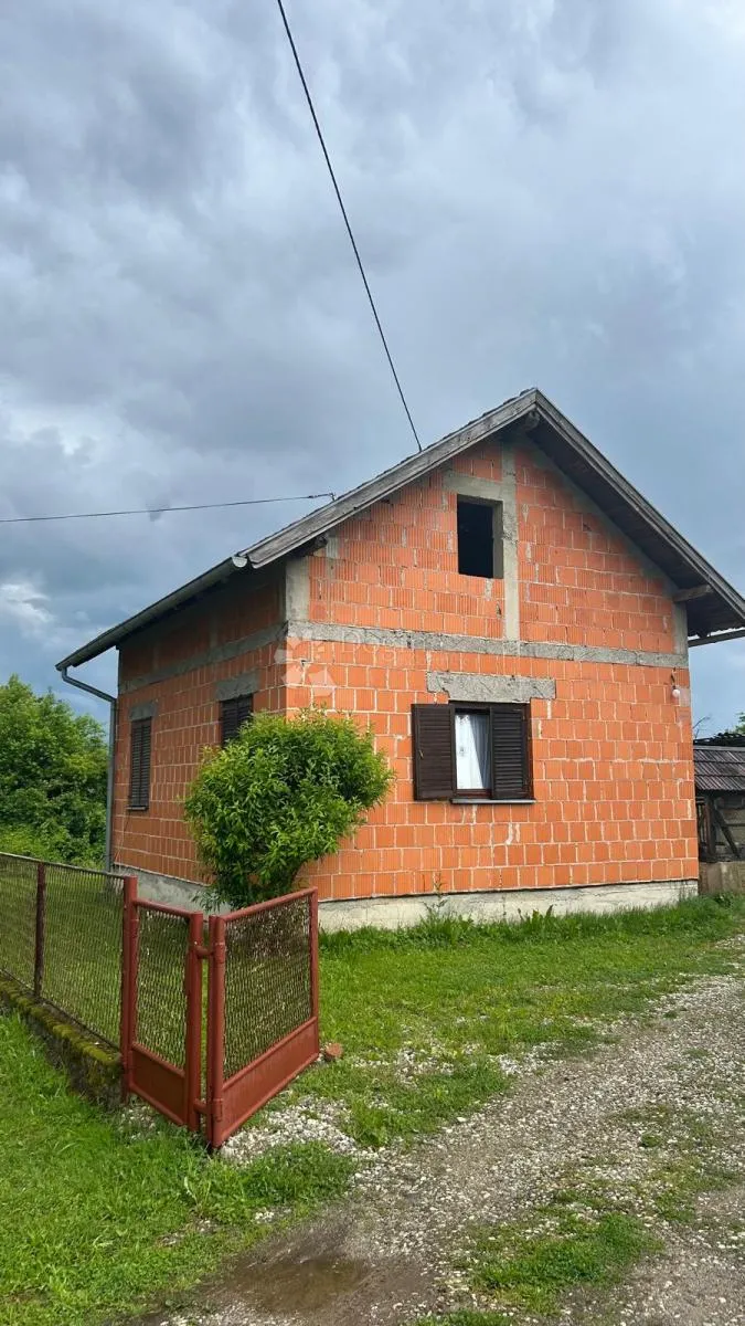 novija kućica kraj rijeke i toplica - slika 18