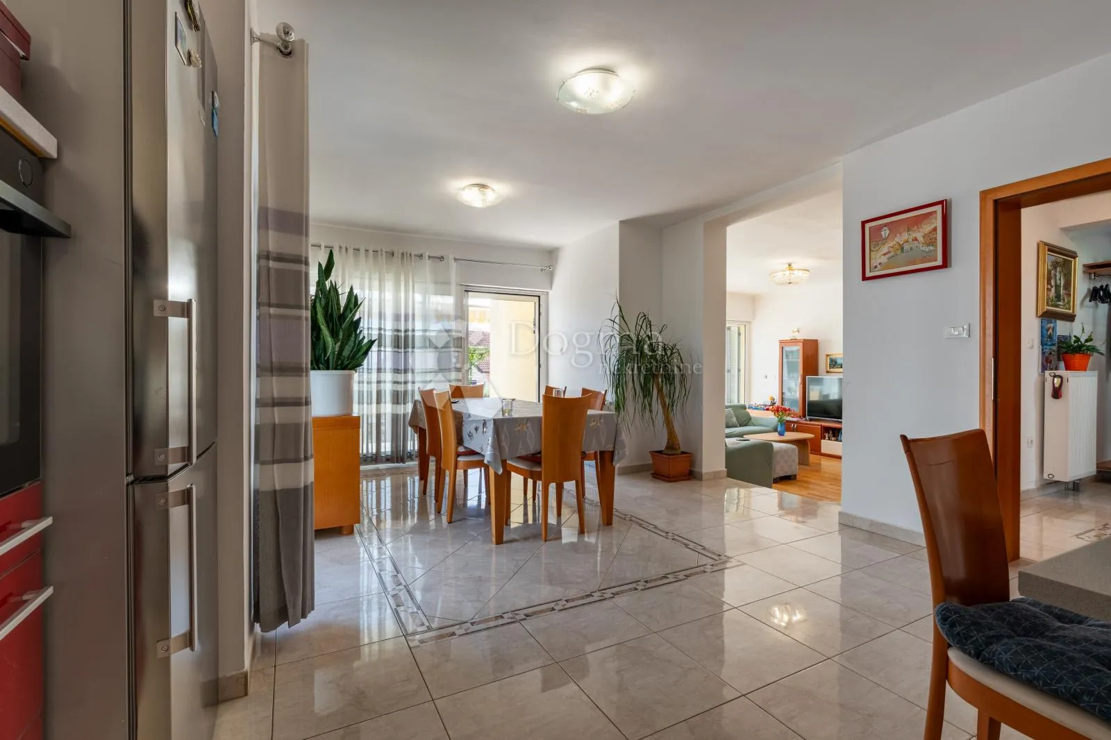 srdoči-240m2 više parkirna mjesta,okućnice 931m2 - slika 4