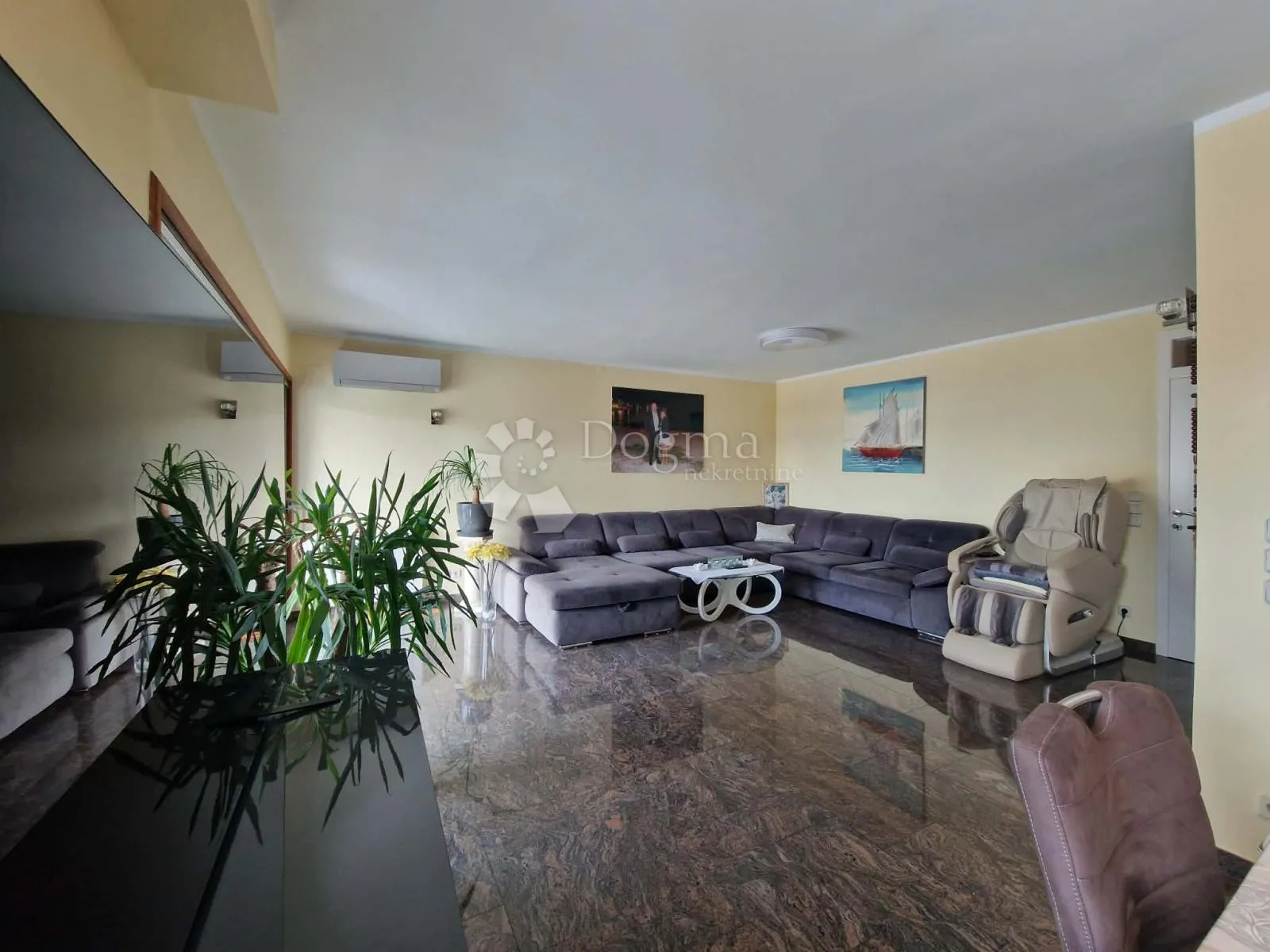 kuća s 4 apartmana - drugi red od mora - slika 9
