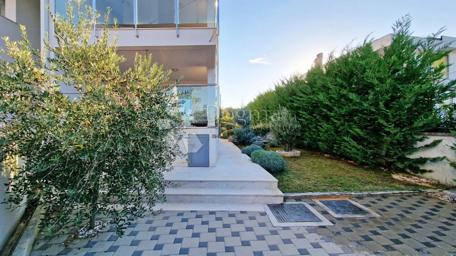 stan s okućnicom, pogled more i zelenilo, mirna lokacija! - slika 31