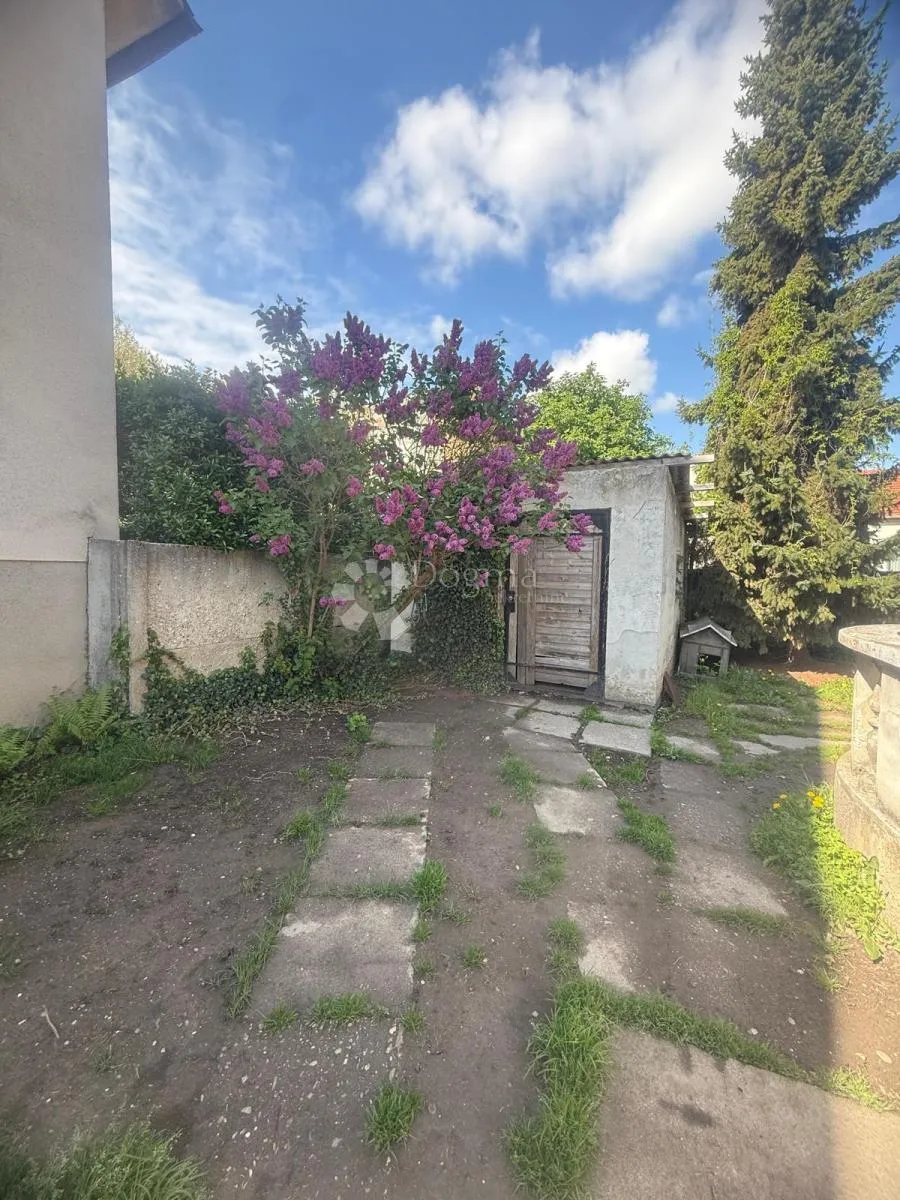 kuća s tri odvojena stana - slika 41