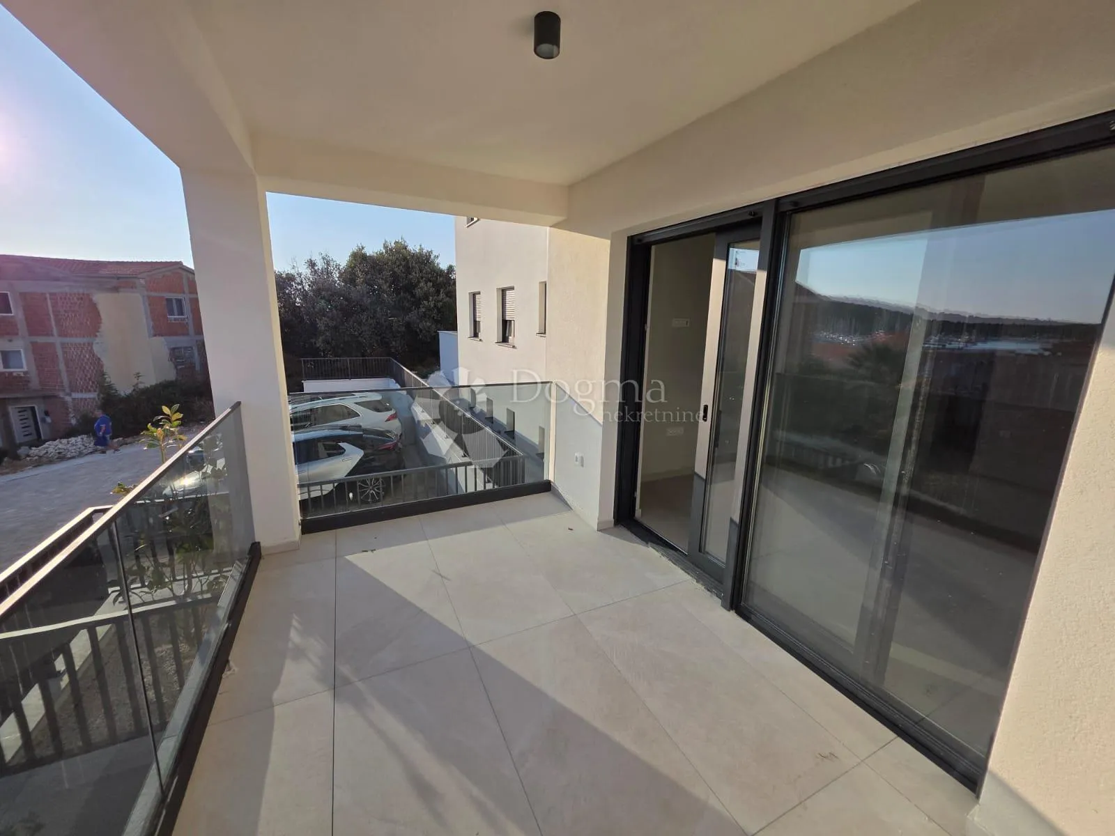 rogoznica- prizemlje u novogradnji 70m od mora - slika 8