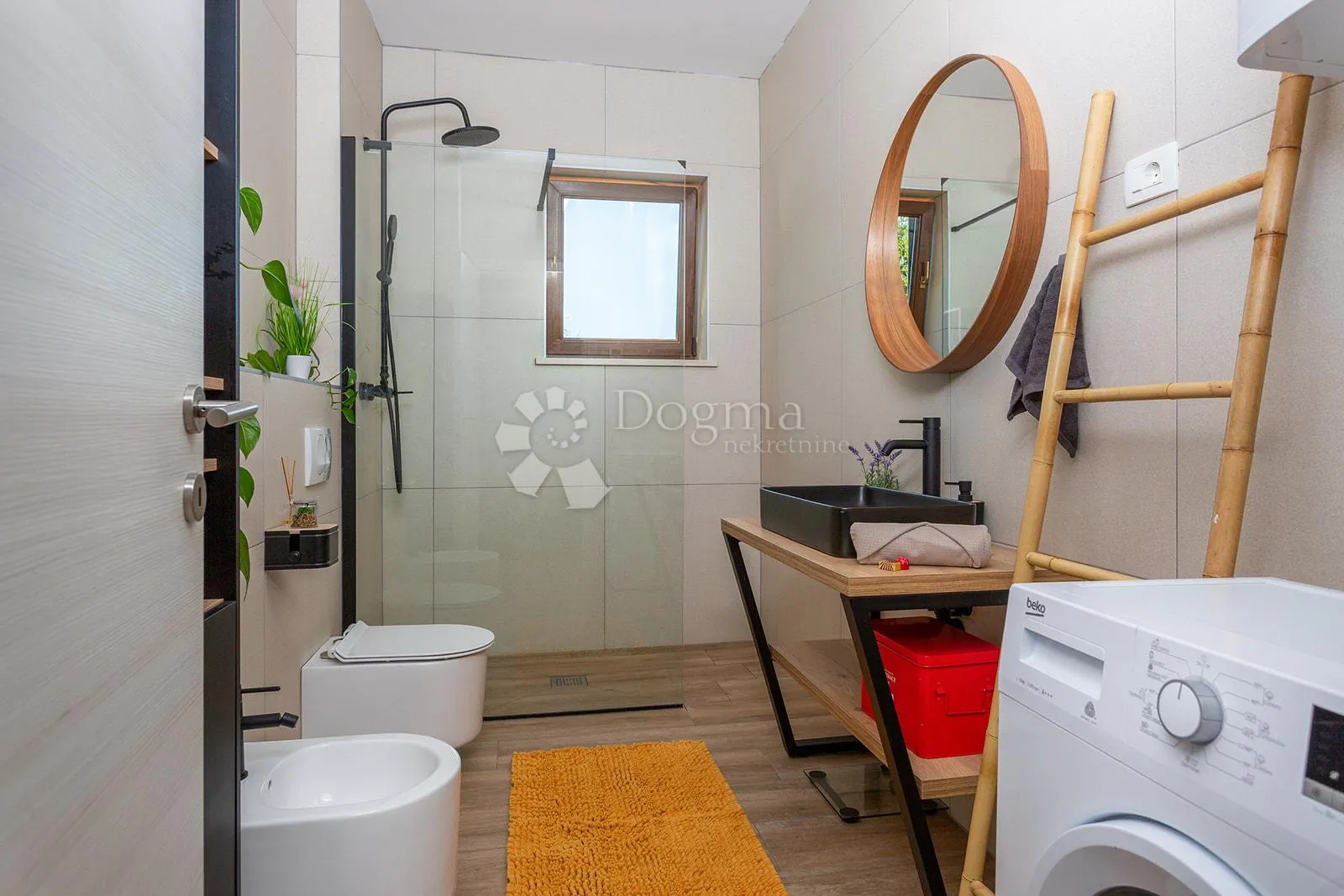 charming stone house with a pool - slika 27