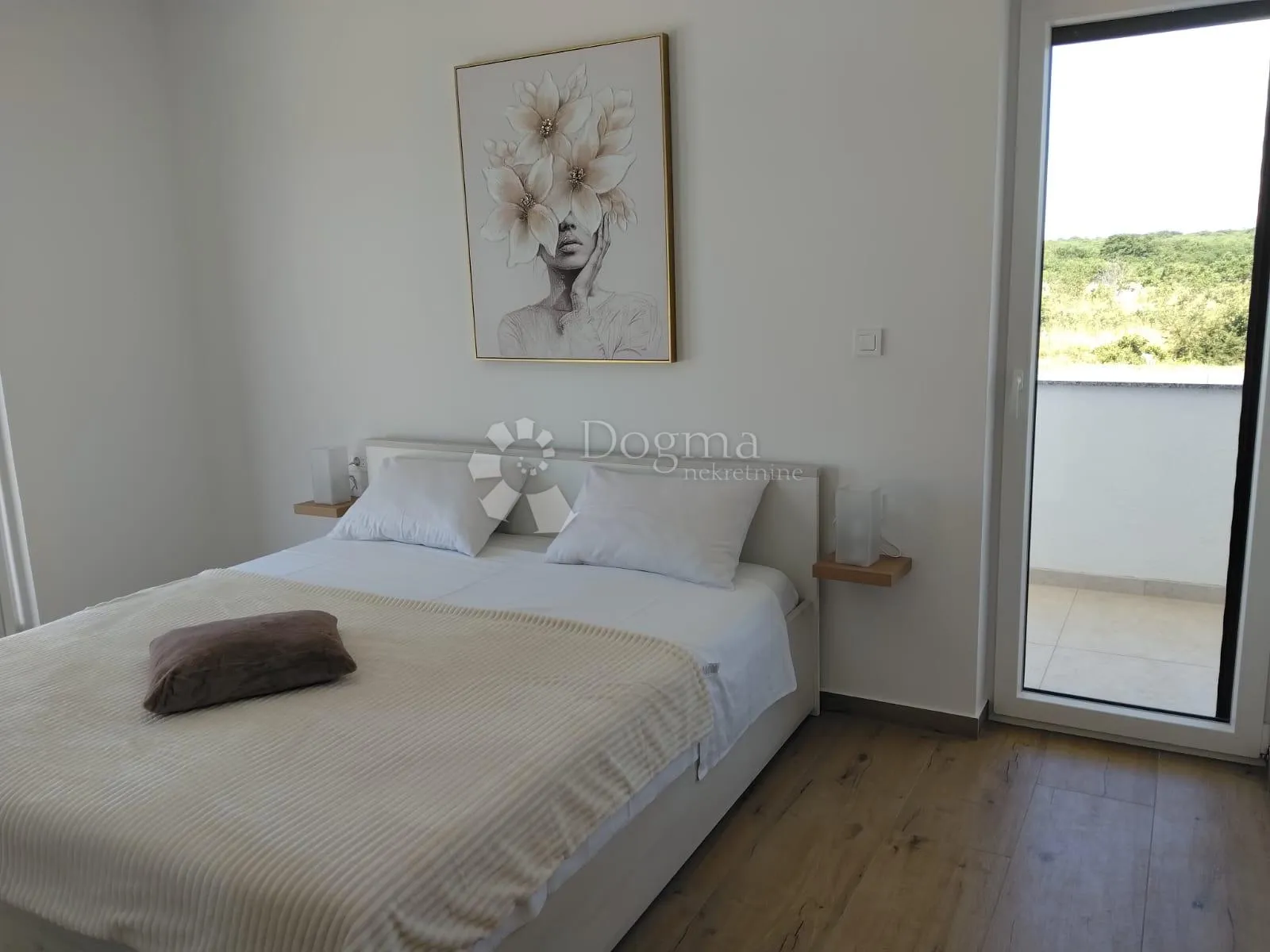 moderna vila s bazenom u žeravi - slika 7