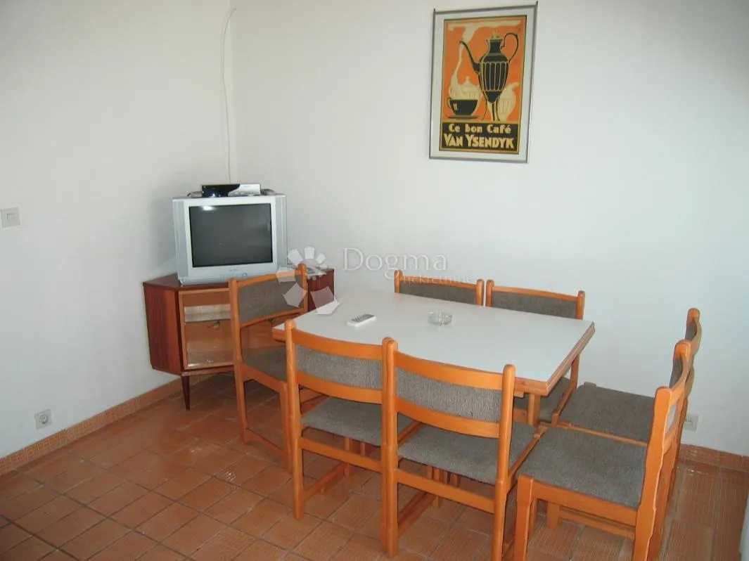 okrug gornji, kuća 400 m², 150 m od mora, prilika - slika 14