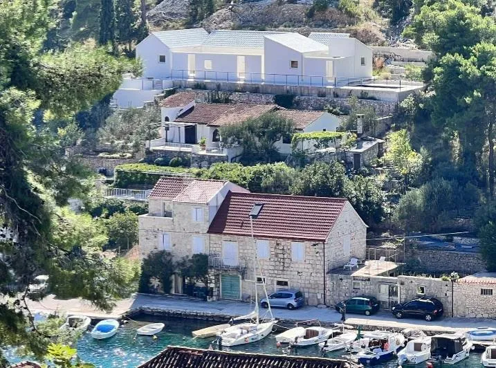 drugačija vila s bazenom, brač, bobovišća - slika 29