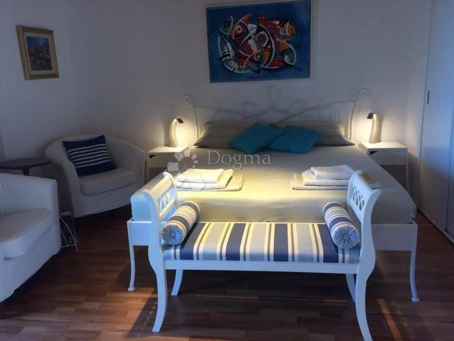 elegantna samostojeća kuća uz more – brodarica, šibenik - slika 8