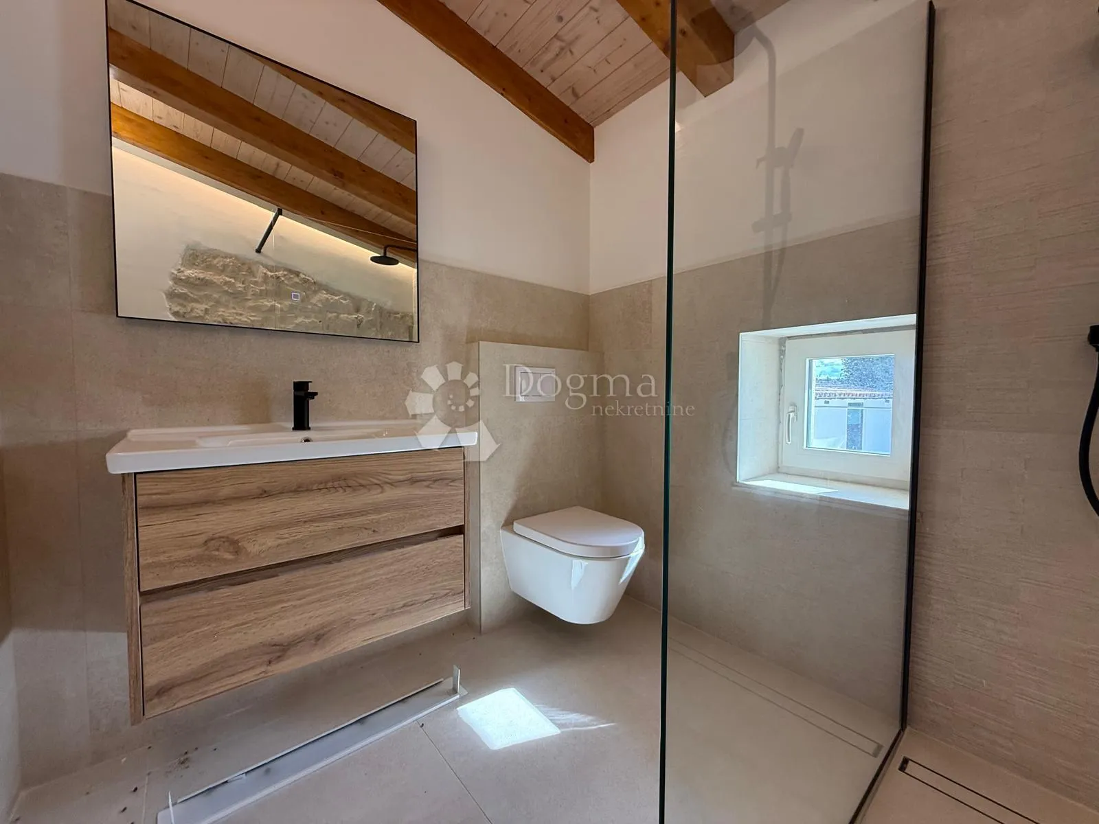 kamena vila s infinity bazenom, konobom i panoramskim pogledom na prirodu - slika 13