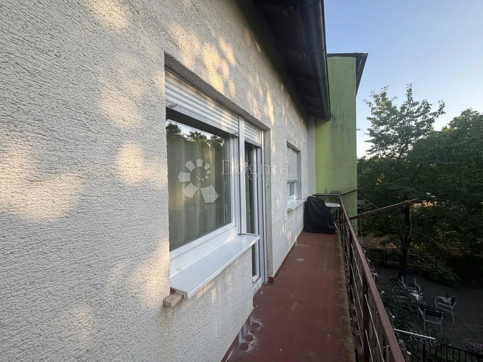 trosoban stan s dva balkona – gornja dubrava - slika 14