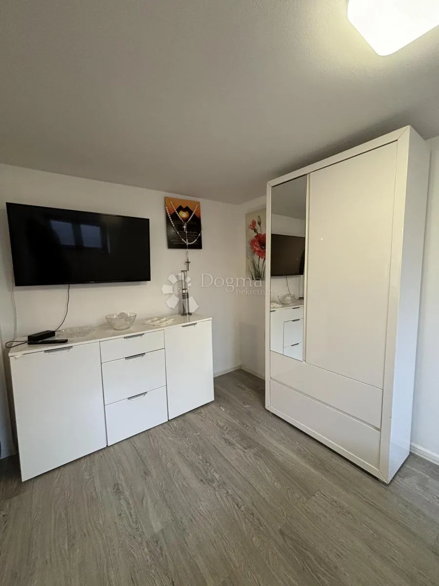 sesvete centar - kuća s 2 stana, useljiva odmah! - slika 14