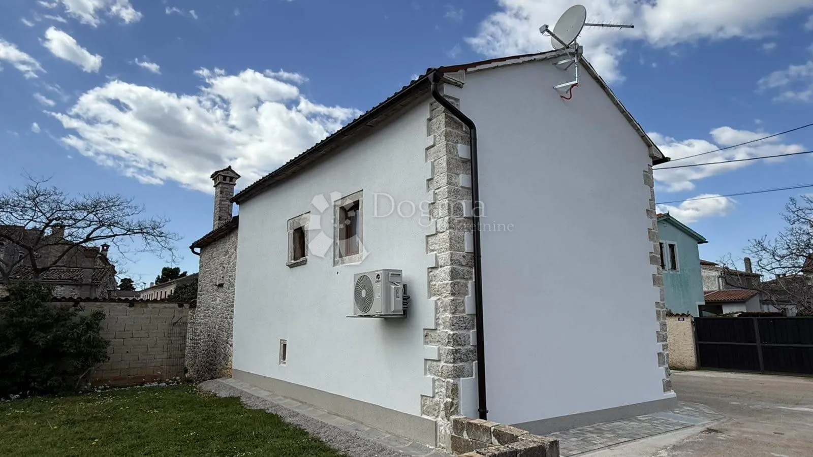 prekrasna renovirana kamena kuća - slika 22