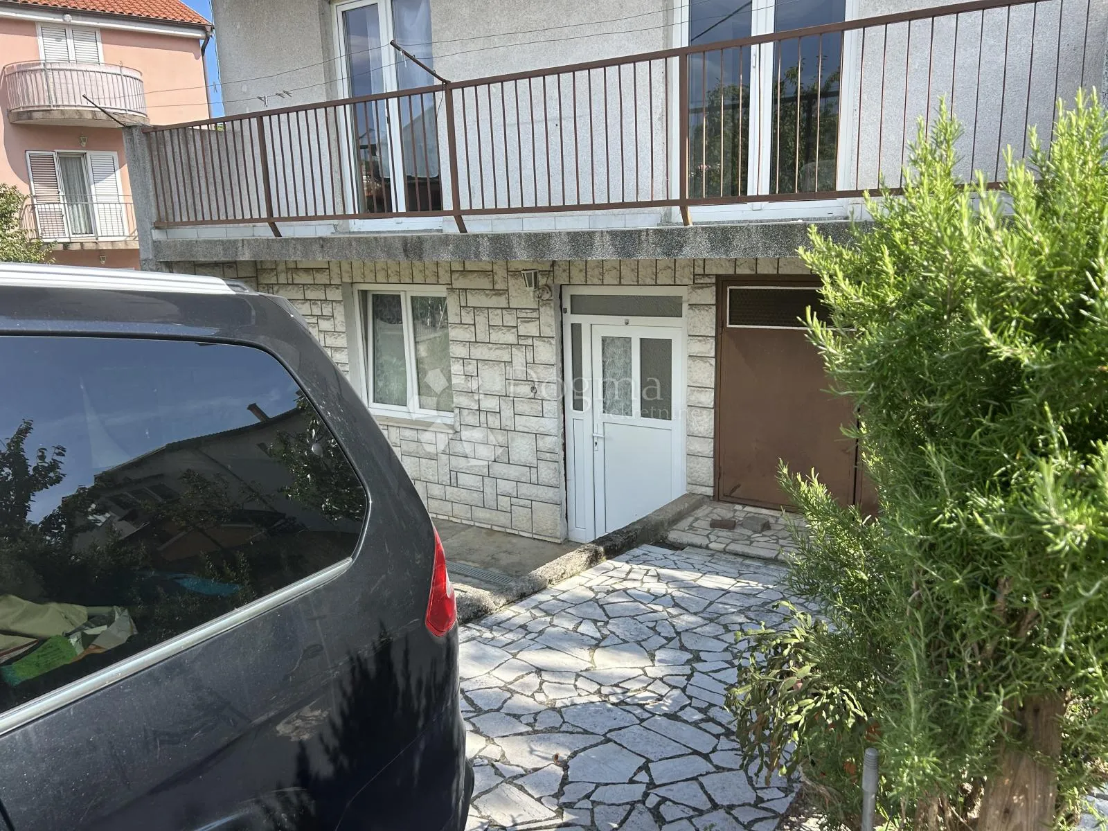 marinići kuća sa tri stana i garaža - slika 2
