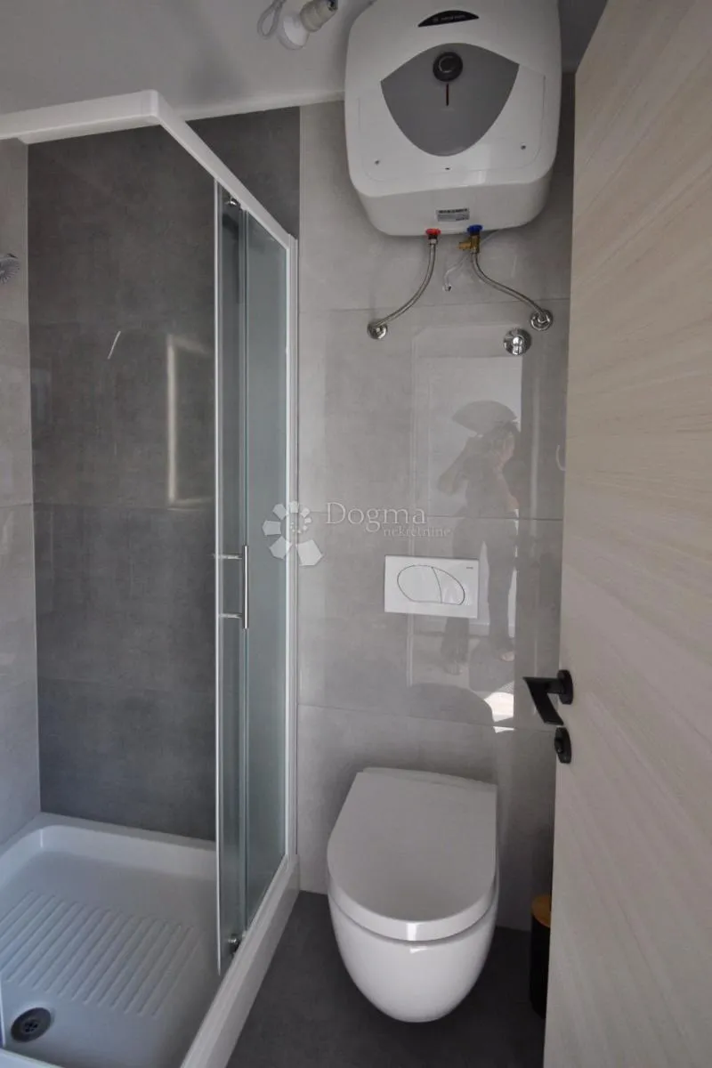 prilika - dva stana + kategorizirani studio apartman! - slika 12