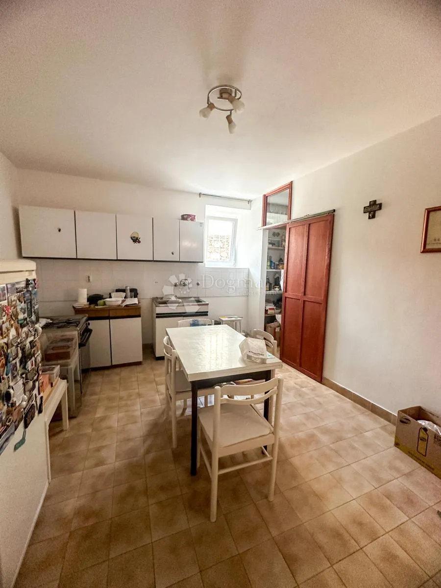 renovirana kamena kuća u srcu primoštena, 150 m2 - slika 5