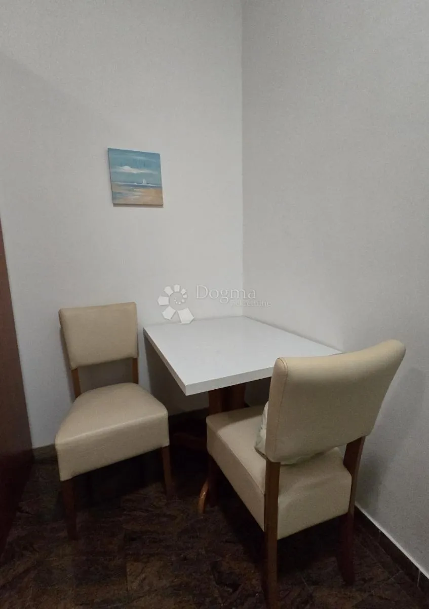 centar grada- stan za 1 osobu - slika 4