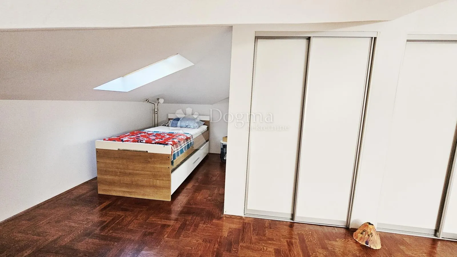 mošćenička draga - stan u novijoj zgradi - slika 14