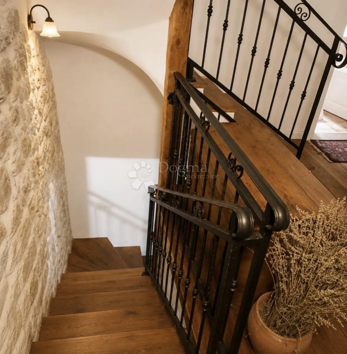prilika! sniženo! kuća u nizu s autentičnim šarmom-veli iž, 4 ss, 185 m2 - slika 9