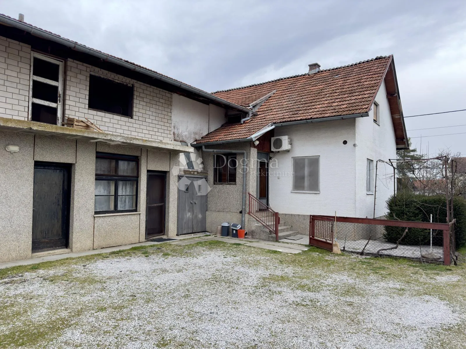kuća s velikim zemljištem u lukavcu – investicijska prilika - slika 4