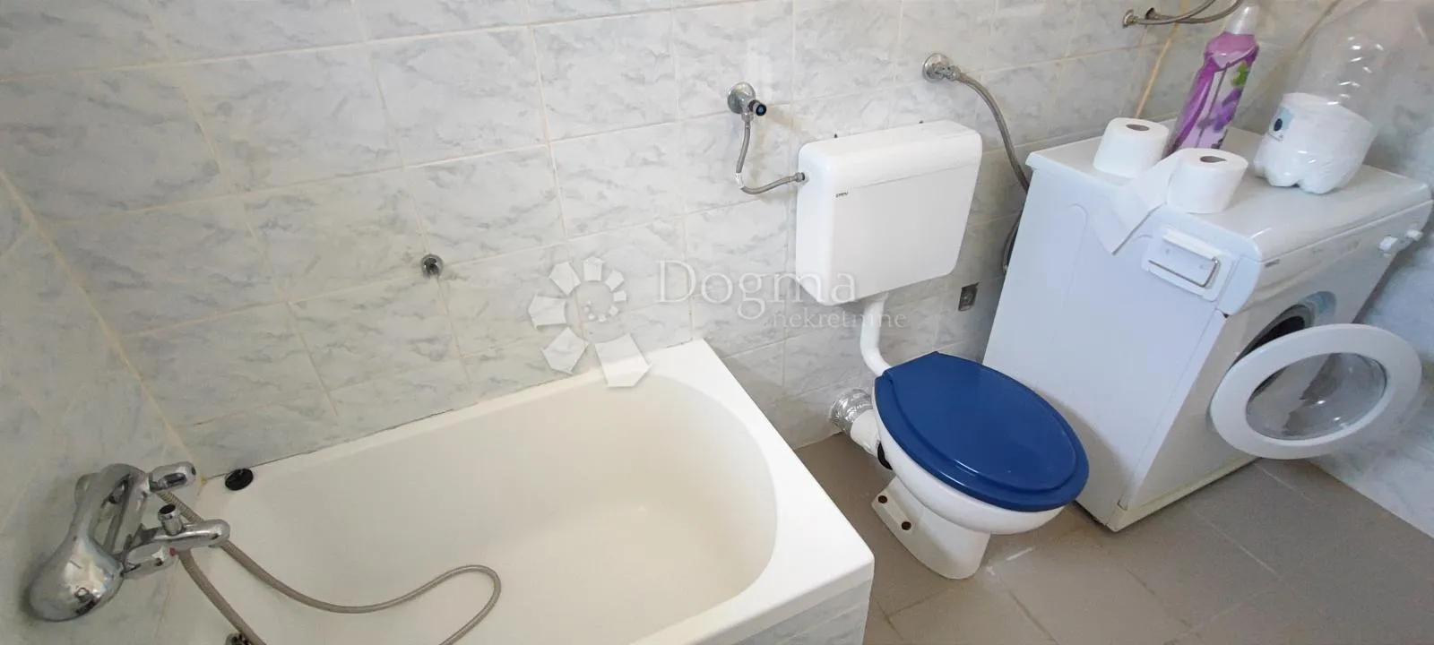 top samostojeća kuća s 3 apartmana (300m od mora), povljana - slika 7