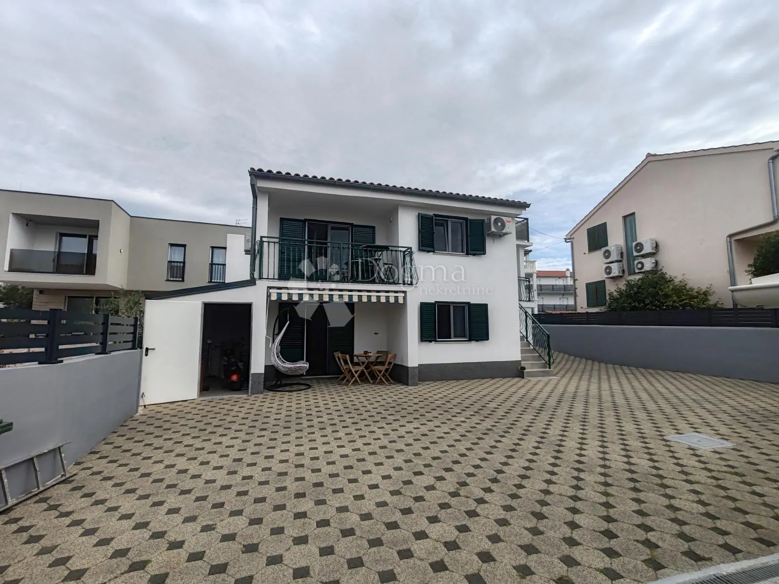 vodice - stan na prvom katu s pogledom na more - 150 metara od plaže - slika 22