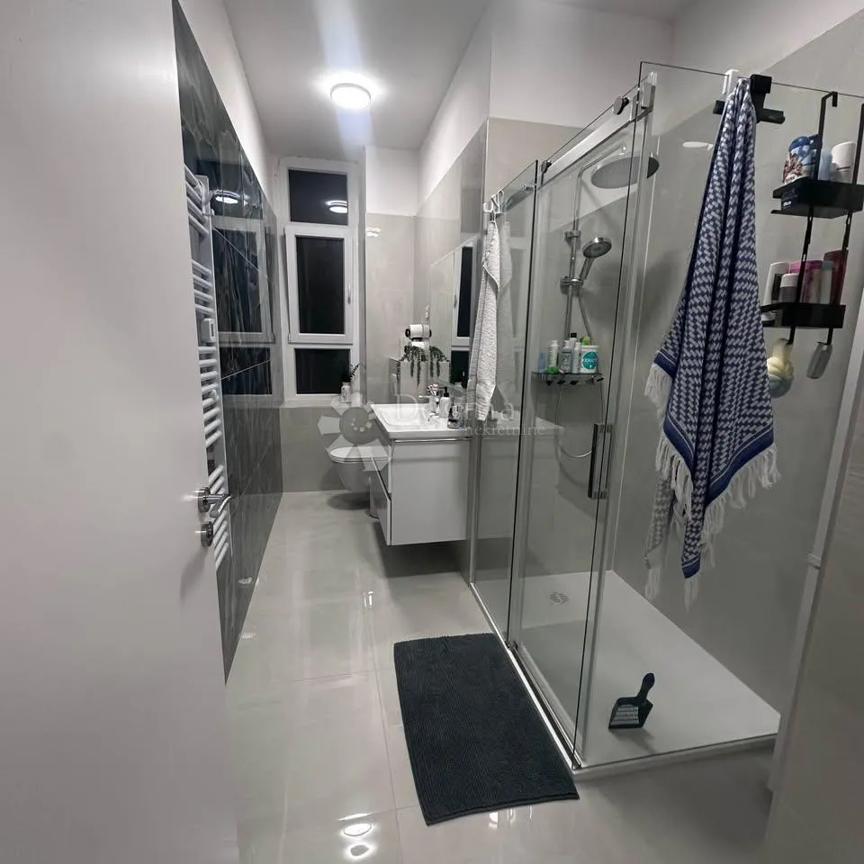 novouređen moderan stan 65m² - centar rijeke - slika 6