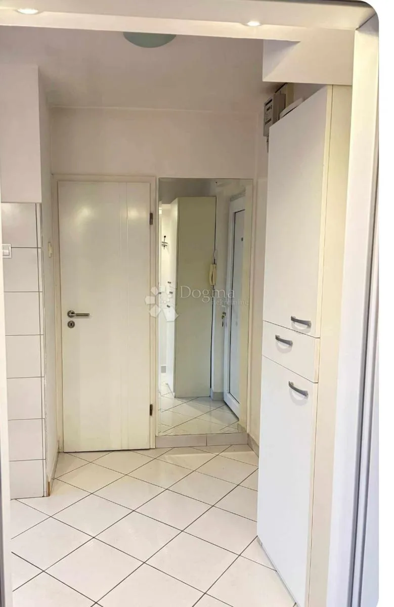stan gornji grad - centar osijeka 40m2 - slika 15
