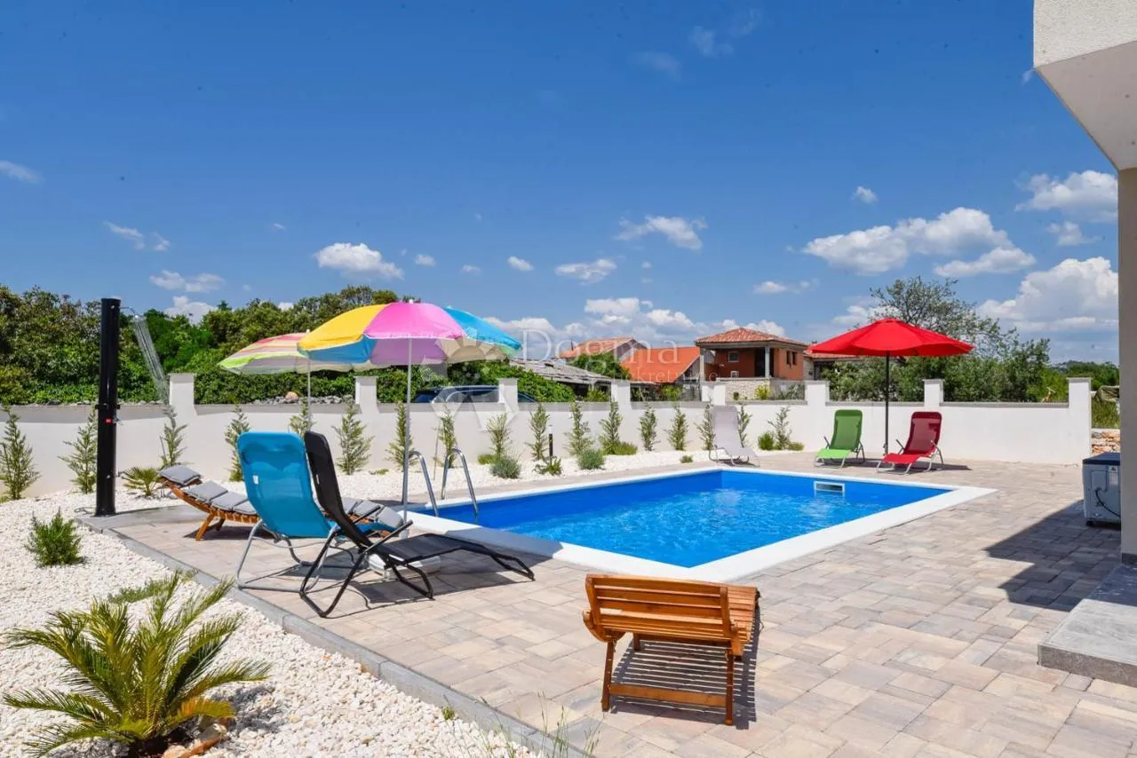 novogradnja vila s bazenom u blizini plaže jadrija 140m2 - slika 2