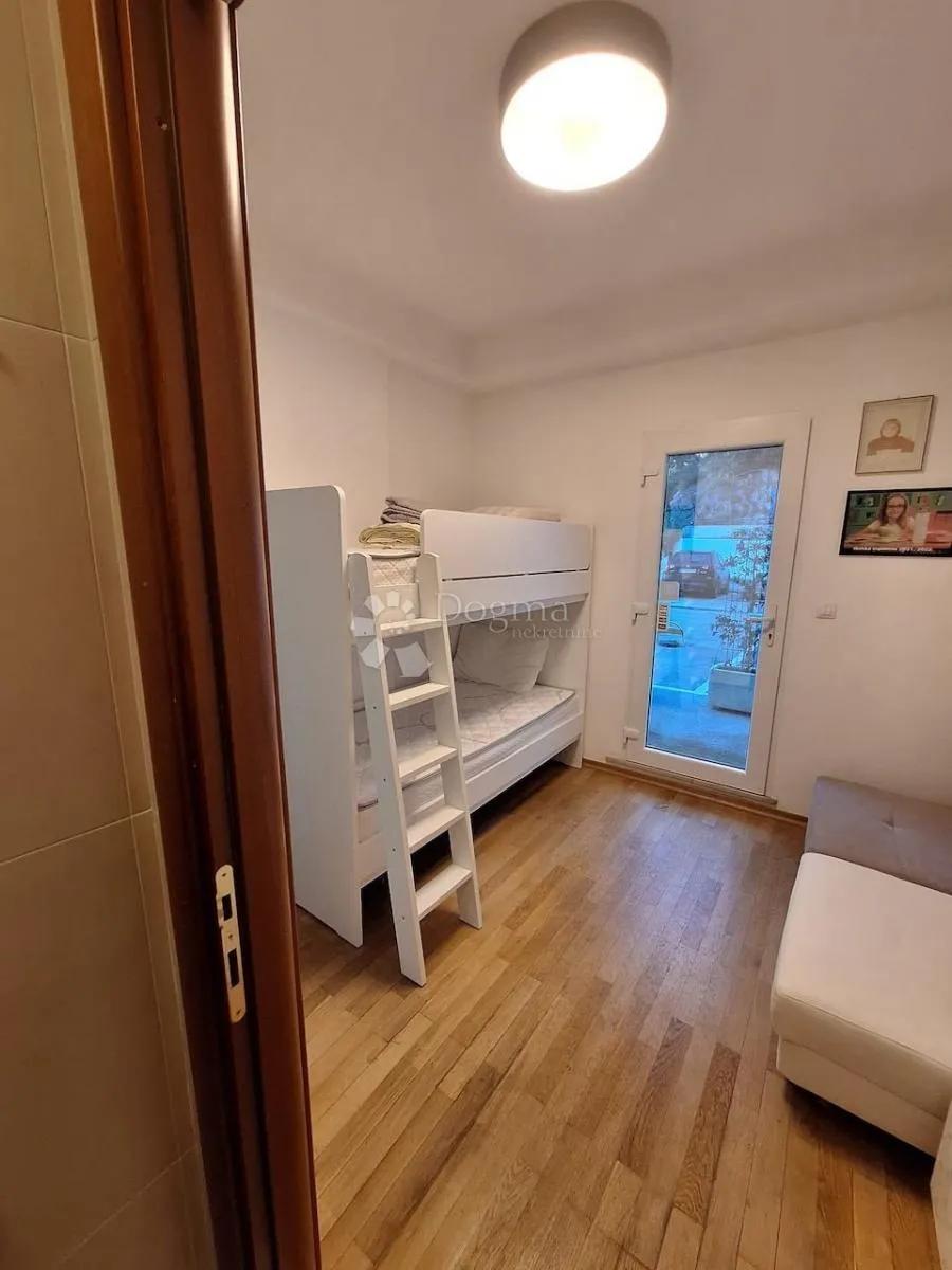 rijetka prilika – luksuzni stan u prestižnom kompleksu uz obalu - slika 8