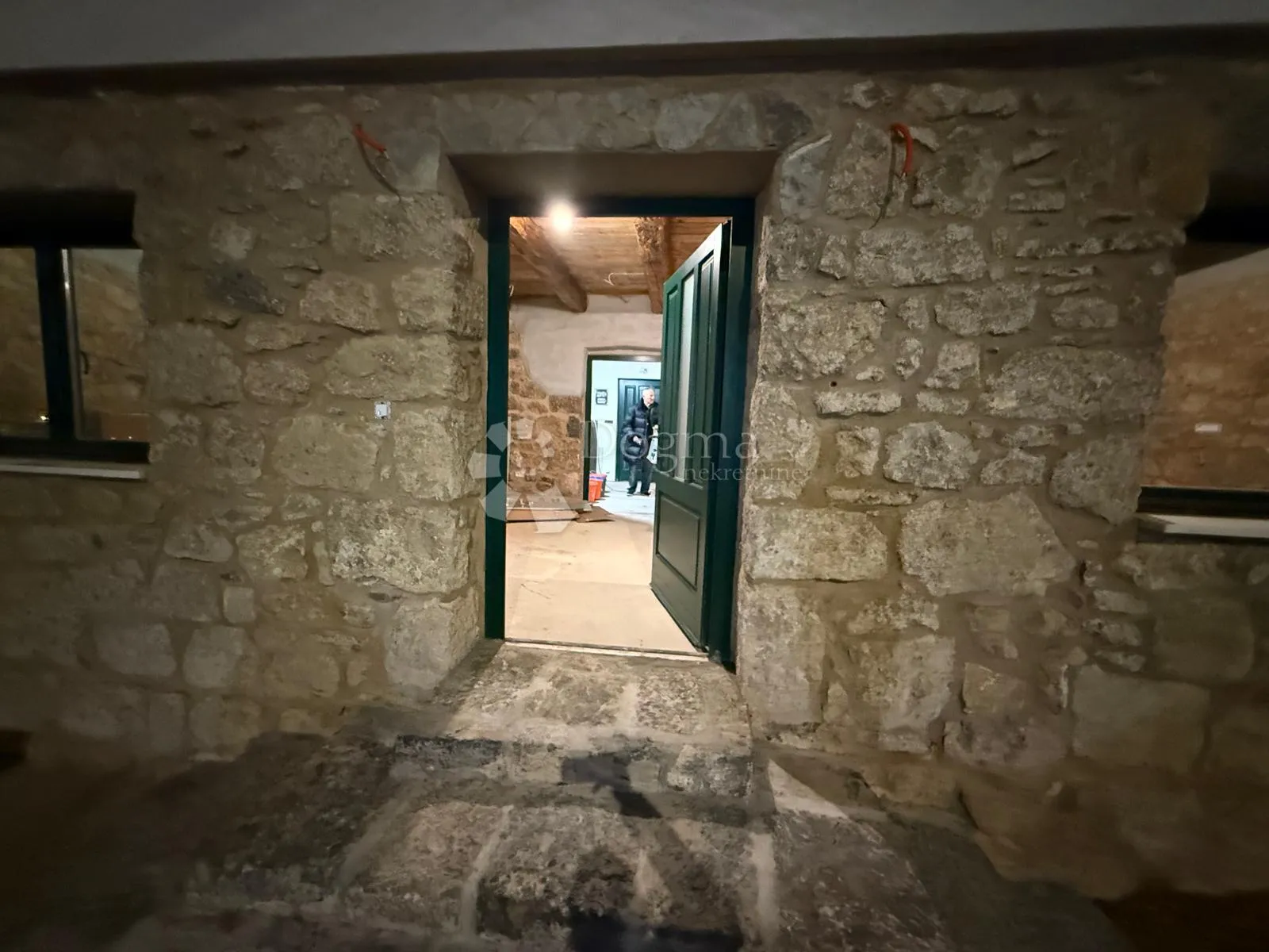 nova tradicionalne kvalitetne gradnje kuća centar grada - slika 5
