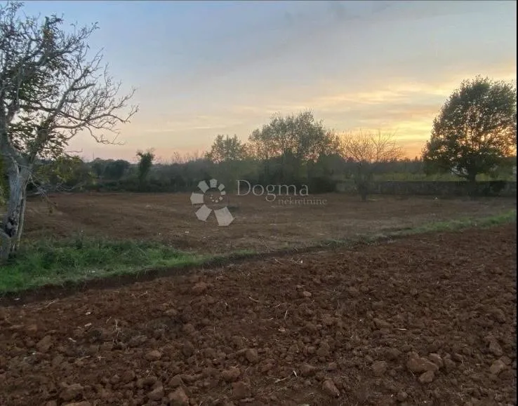 rakalj teren 1540m2 - slika 4