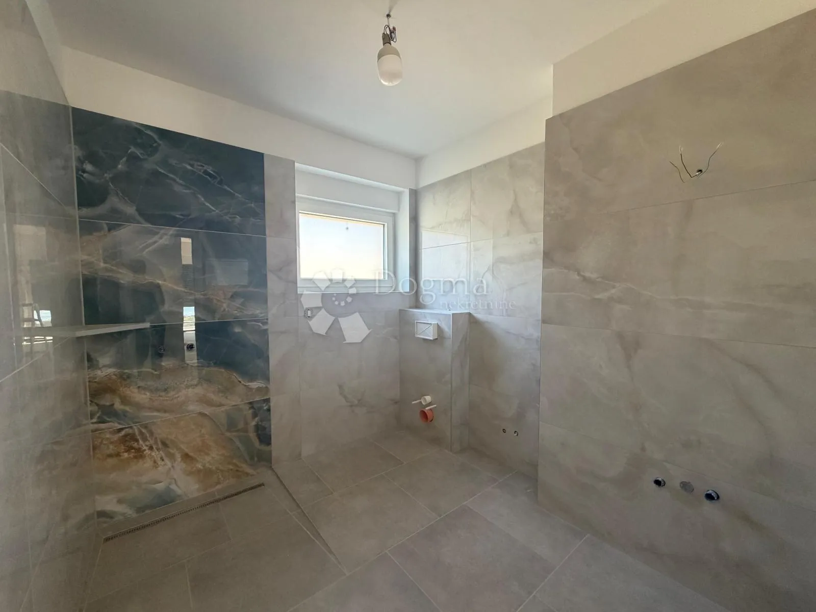 moderan višeetažni stan 220m² s pogledom na more – kostrena - slika 10