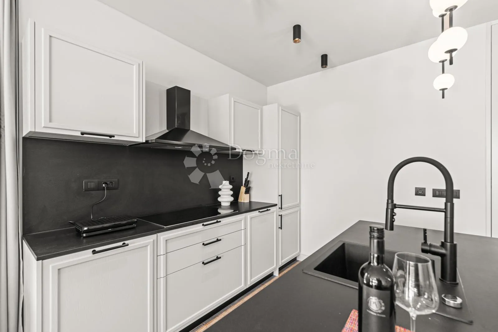 arhitektonska vila u krnici – luksuz, privatnost i mediteranska elegancija (2,5 km od mora) - slika 8