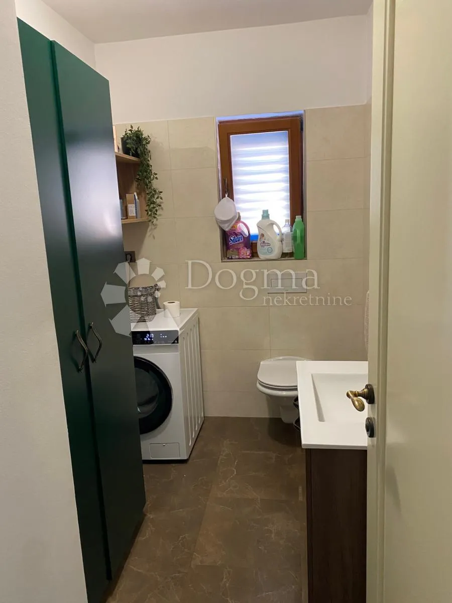 brodarica- mediteranska villa s bazenom i pogledom - slika 23
