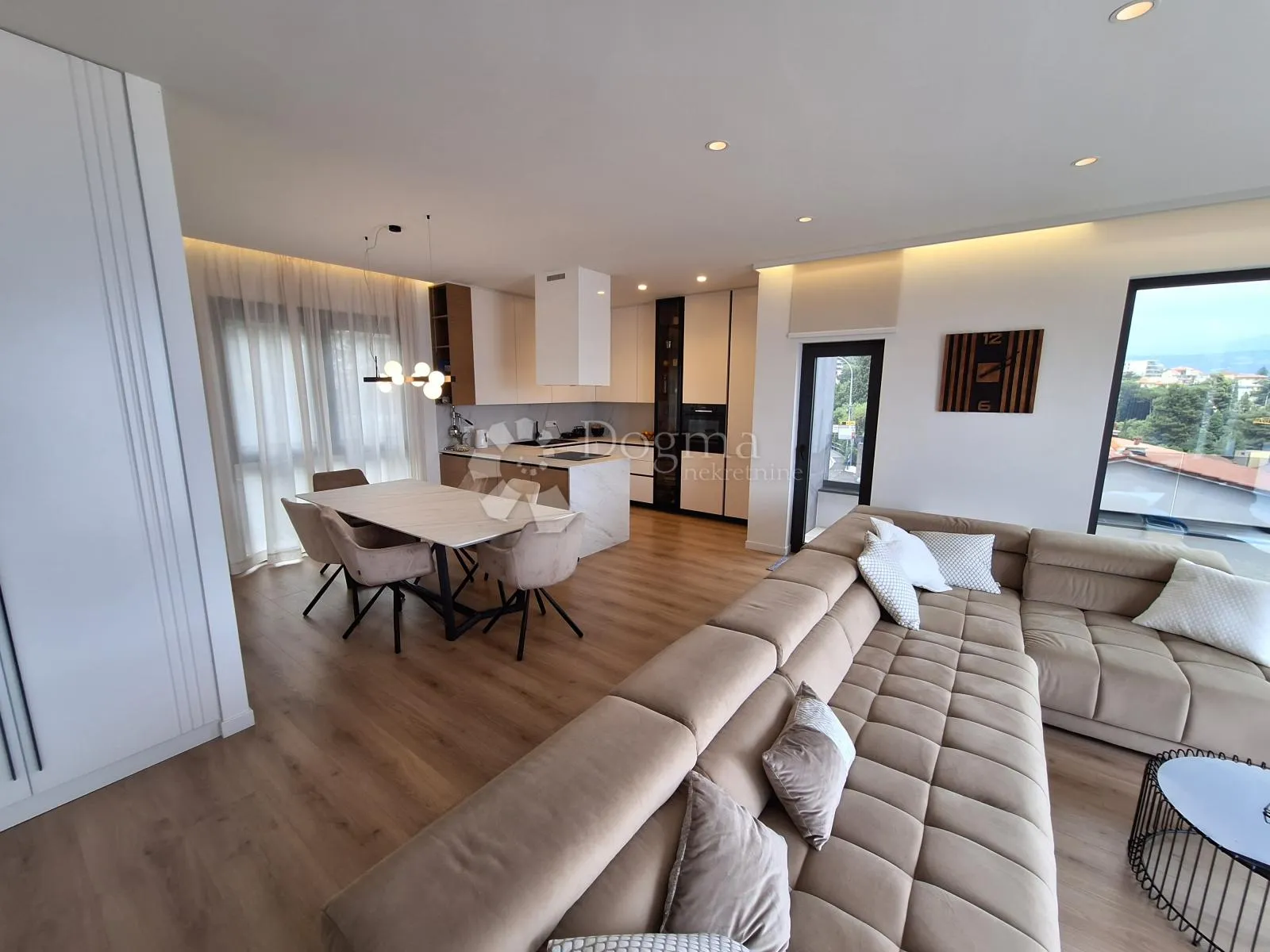 opatija luksuzni penthouse sa bazenom - slika 2