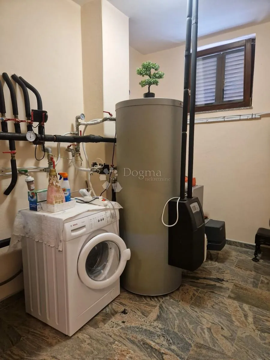 kuća s 4 apartmana - drugi red od mora - slika 31