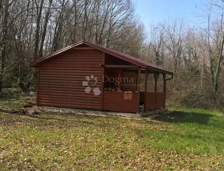 parcela sa malom kućicom - slika 2