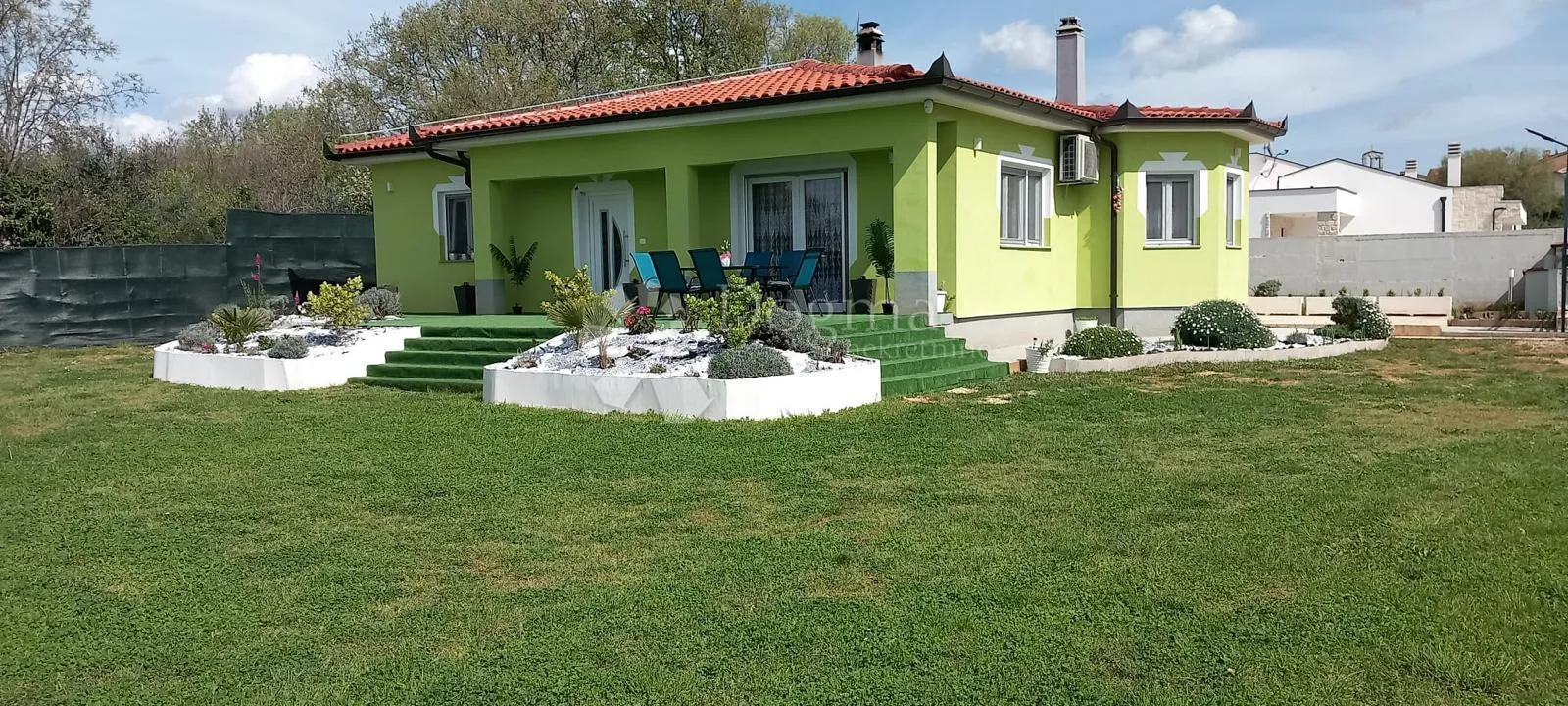 moderna prizemnica u zelenilu - galižana - slika 30