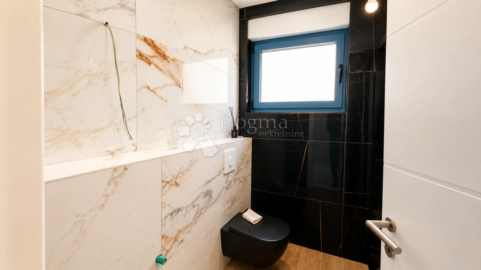 dvoetažni penthouse s panoramskim pogledom na more – baška voda - slika 16