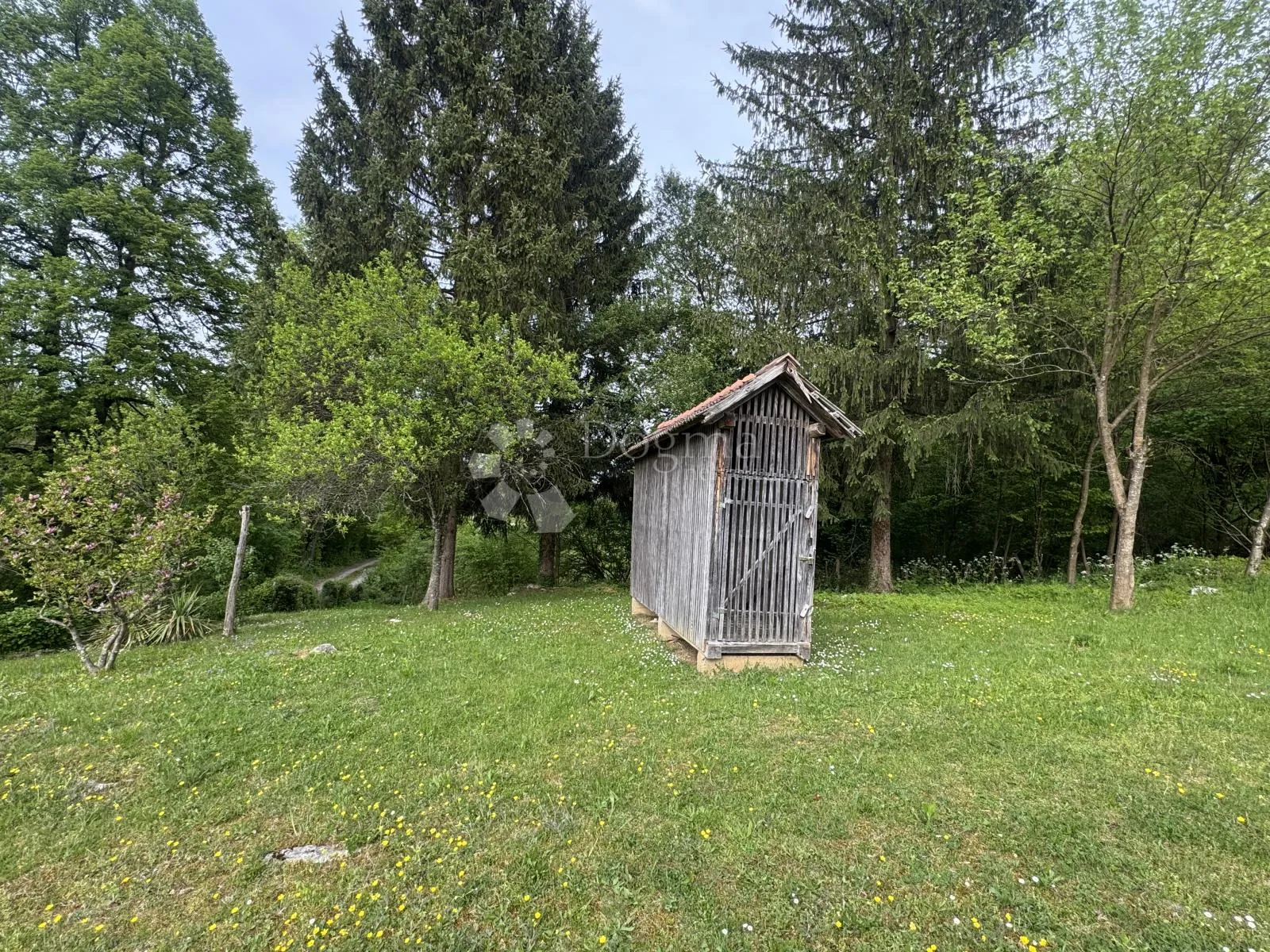kuća + šuma + vinograd u blizini rijeke mrežnice - slika 10