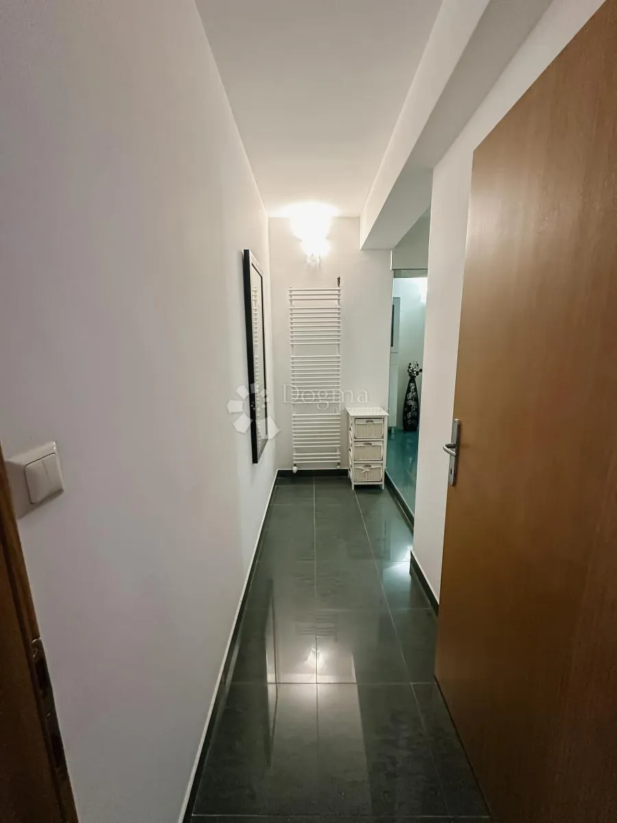 šibenik, dvoetažni stan s panoramskim pogeldom i garažom, 250 m2 - slika 19