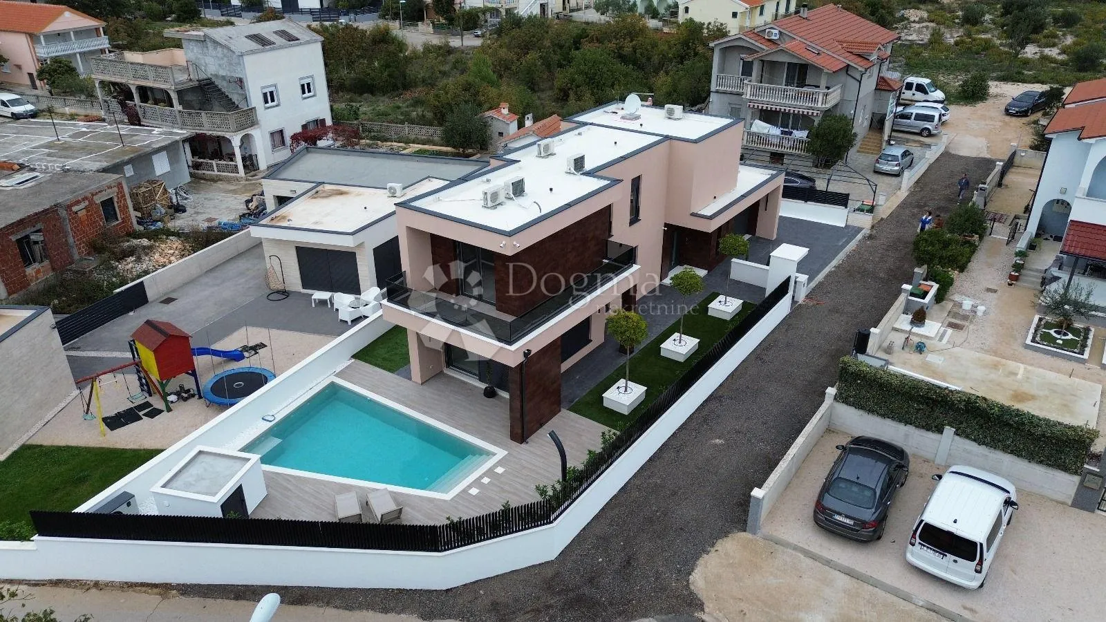 luksuzna vila s bazenom – vodice - slika 4