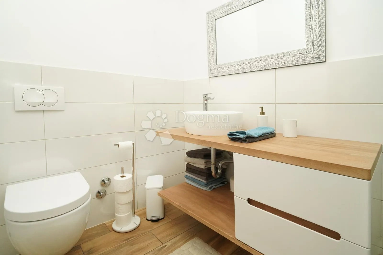 moderna kuća s 2 apartmana- kaštelir - slika 27